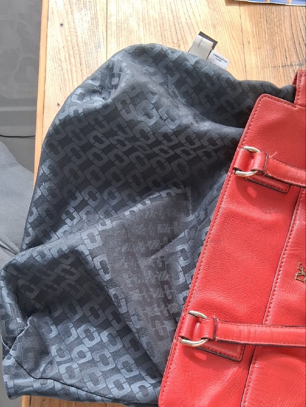 Diane Von Furstenberg Coral-Red Leather Shoulder Bag - Picture 12 of 15